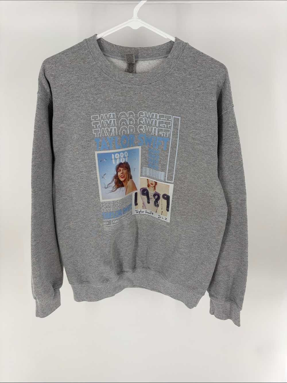 Gildan Gray Taylor Swift Photo Graphic Crewneck Sweatshirt